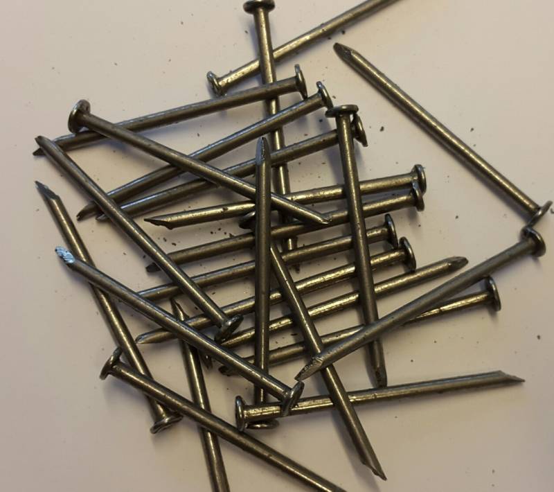 CEBE - CLAVOS A GRANEL